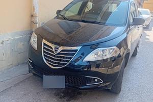 lancia y benzina/ metano