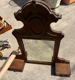 Specchio con cassettini in legno