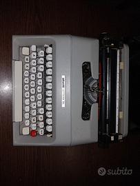 macchina  da scrivere 