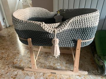 Culla fatta a mano ad uncinetto