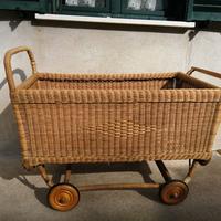 Carrozzina vintage anni 50 in vimini