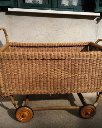 Carrozzina vintage anni 50 in vimini