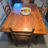 Tavolo e sedie legno massiccio 