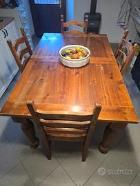 Tavolo e sedie legno massiccio 
