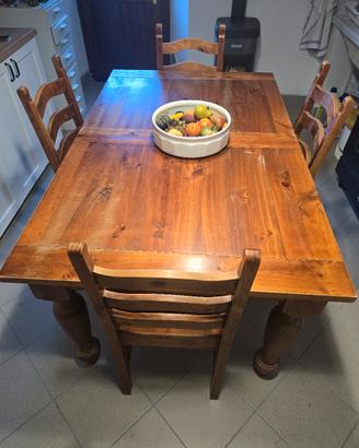 Tavolo e sedie legno massiccio 