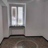 Stanza uso ufficio e servizi