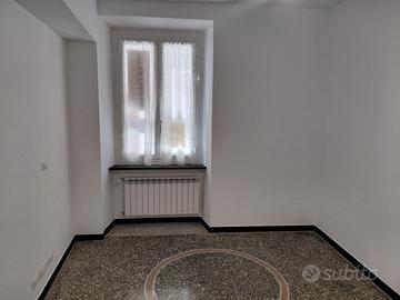 Stanza uso ufficio e servizi