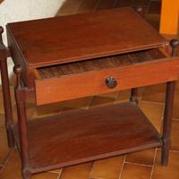 Comodino vintage in legno