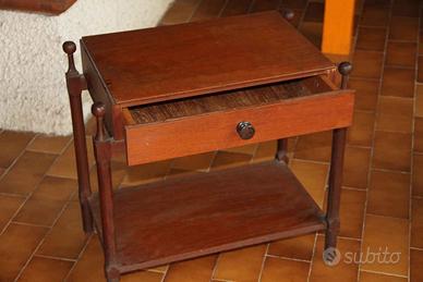 Comodino vintage in legno