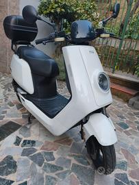scooter elettrico omologato per due persone
