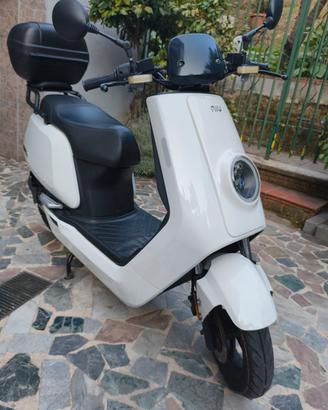 scooter elettrico omologato per due persone