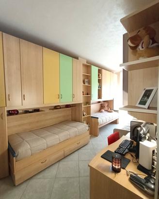 cameretta con 2 ponti cubi cassettiera scrivania 