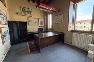 Mira porte ufficio su palazzina del 1700