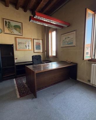 Mira porte ufficio su palazzina del 1700