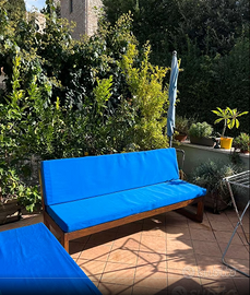 Set lounge da giardino in legno con cuscini