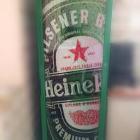 Frigorifero Heineken da esposizione per bibite.