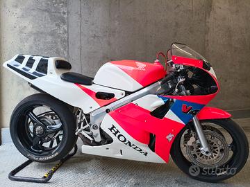 Honda RC 30