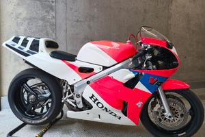 Honda RC 30