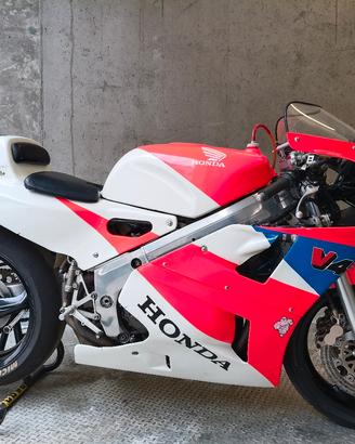 Honda RC 30
