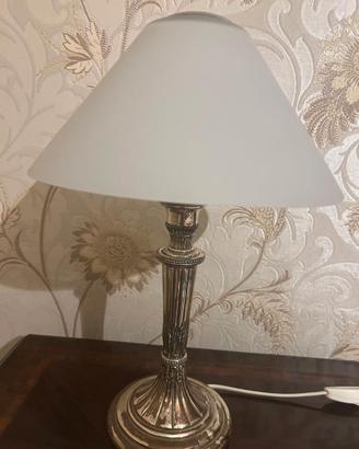 Tris di lumi in metallo argentato con vetro bianco