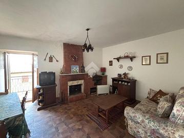 3 LOCALI A ROCCA MASSIMA