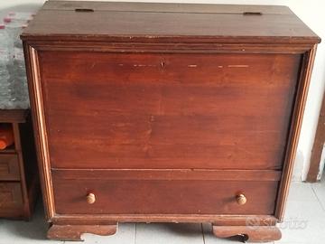 mobile in legno antico