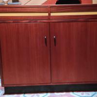 Mobile in legno con cassetti e antine