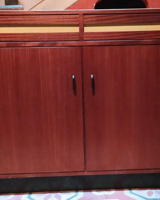 Mobile in legno con cassetti e antine