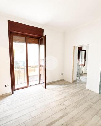 4 LOCALI A TORRE DEL GRECO