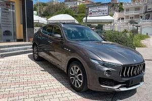 Maserati Levante 3.0 diesel pack sport pell tetto
