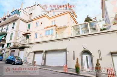 ALBERGO A NAPOLI - VIA CARLO DE MARCO -