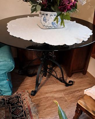 Tavolo con piano in cristallo nero