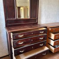 Cassettiera in legno con specchio vintage