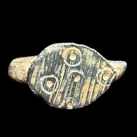 Anello romano antico talismano con occhi magici