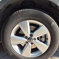 Cerchi 17 volvo xc40 pari al nuovo e gomme all'80%