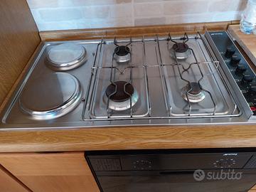 piano cottura da incasso a gas con piastre elettri