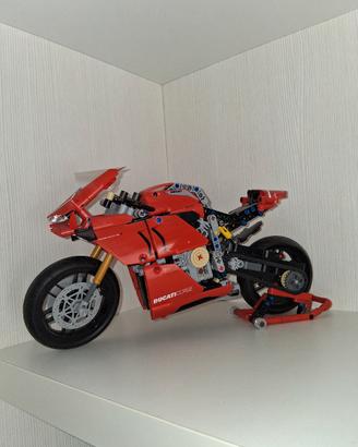 LEGO Technic Ducati Panigale V4 R (42107)