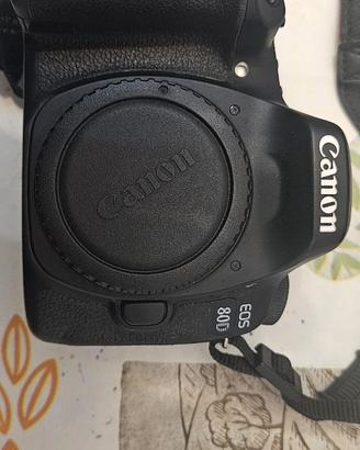 macchina fotografica Canon più obiettivo