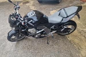 **Kawasaki Z750 – Sportiva, cattiva