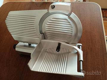 Affettatrice professionale.