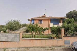 Immobile in asta di 251 m² con più di 5 locali a S