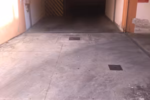 privato affitta  GARAGE   AUTO