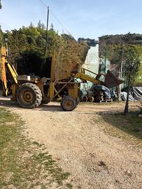 Paletta terna ruspa con retroescavatore Mf massey 