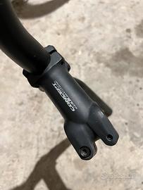 Manubrio e attacco MTB