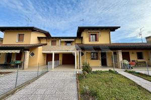 VILLA A SCHIERA A PRAVISDOMINI