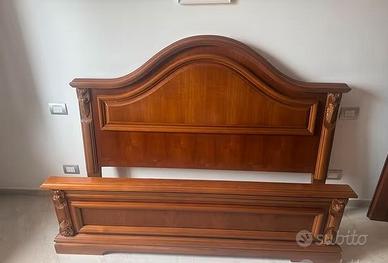 Letto matrimoniale in noce