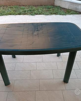 Tavolo da esterno in plastica