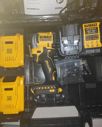 avvitatore ad impulsi DEWALT 