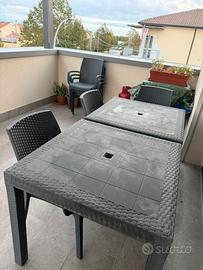 Tavoli e sedie in plastica
