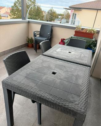 Tavoli e sedie in plastica